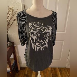 SHOWTIME SLOUCHY TIGER BEADED TEE - SIZE MEDIUM